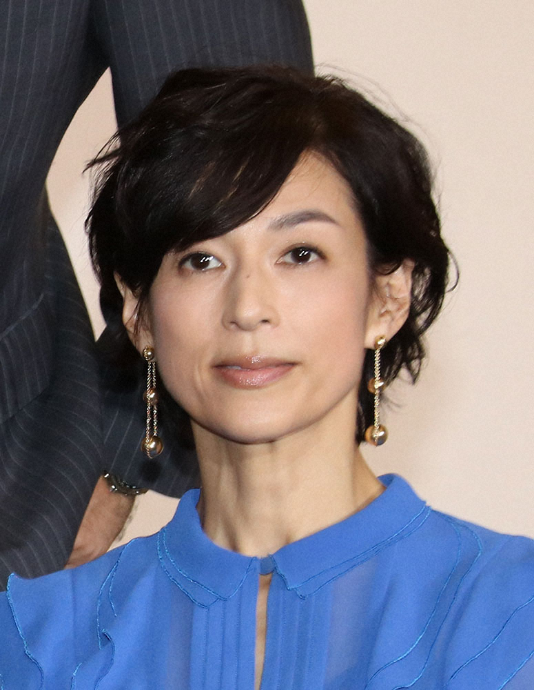 鈴木保奈美がテレビから消えた理由とは?干された噂と現在の仕事・離婚後の生活も徹底解説