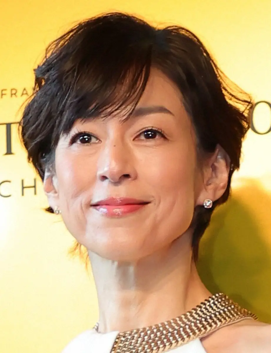 鈴木保奈美がテレビから消えた理由とは?干された噂と現在の仕事・離婚後の生活も徹底解説